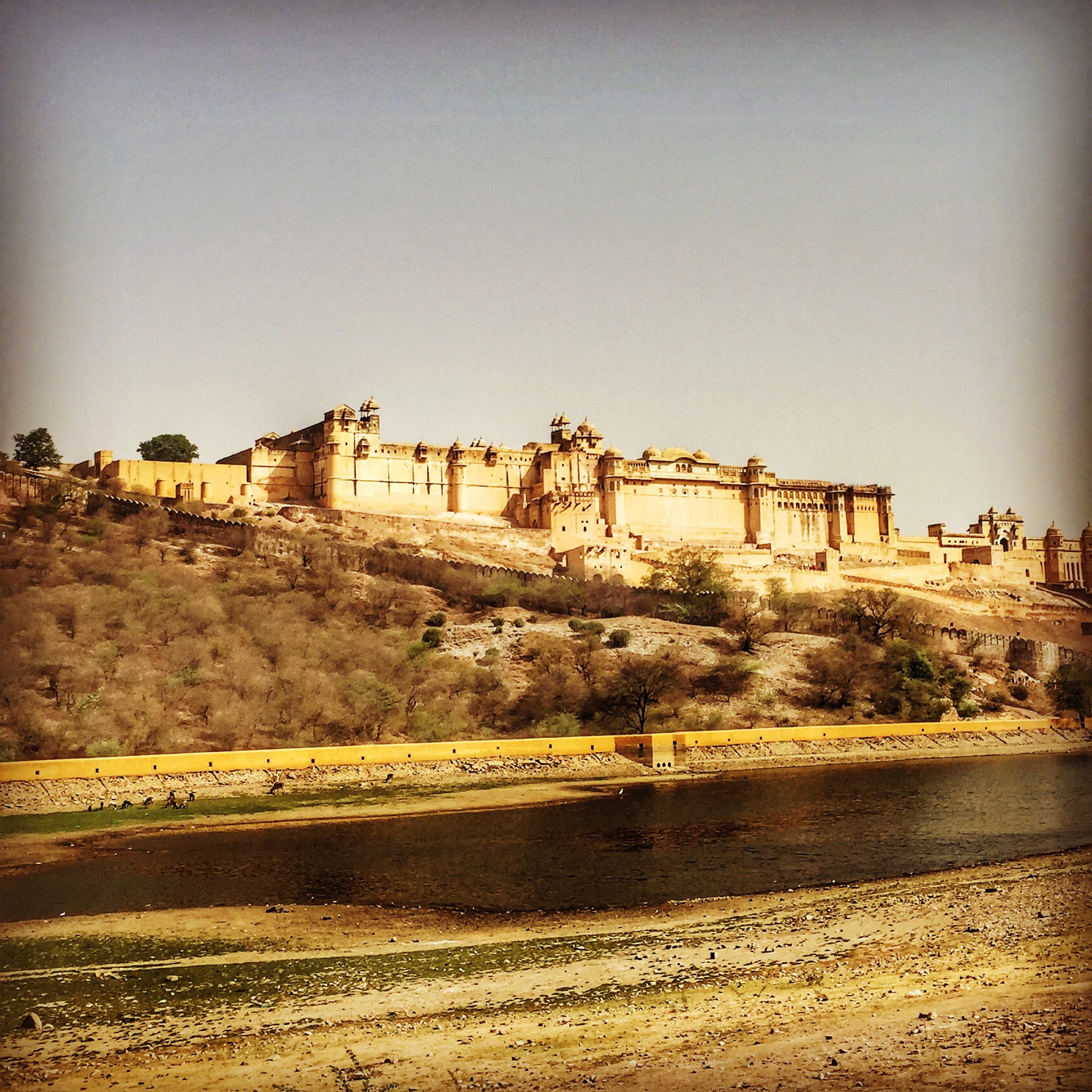 Known for its artistic style, which blends both Hindu and Rajput elements, the Amber Fort is the pride of Jaipur and one of the major tourist attractions.