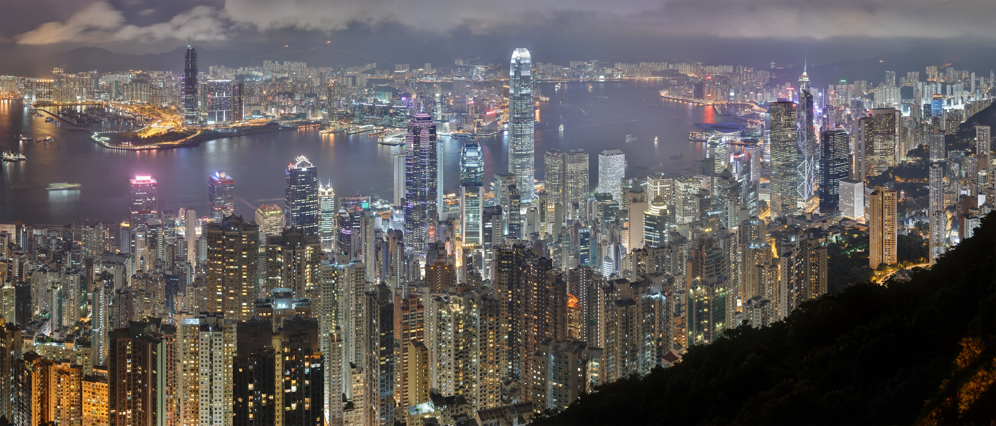 Exploring the Vibrant Cityscape of Hong Kong: A Journey Through Time and Modernity
