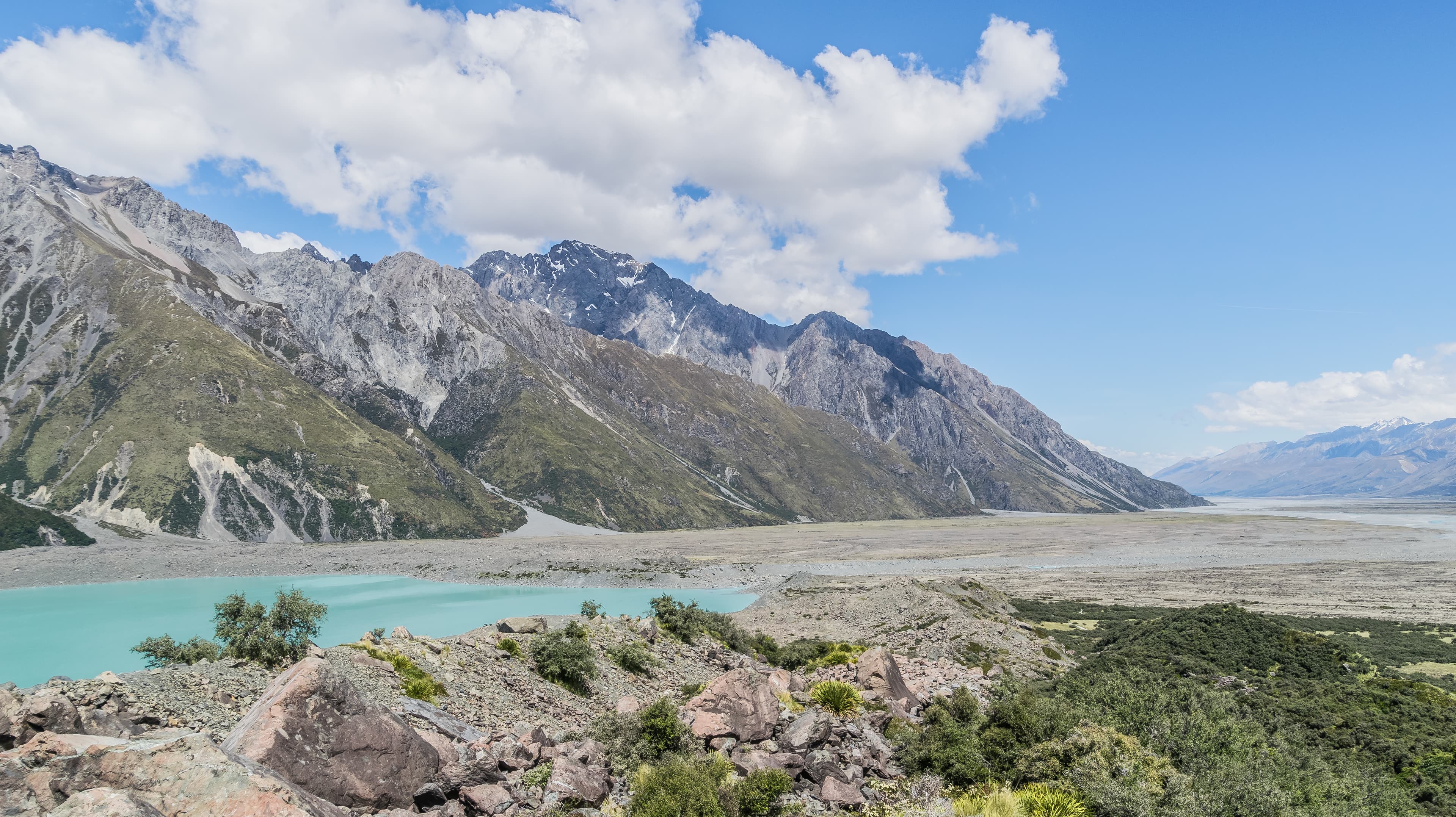 Discover the Enchanting Beauty of New Zealand: A Comprehensive Travel Guide