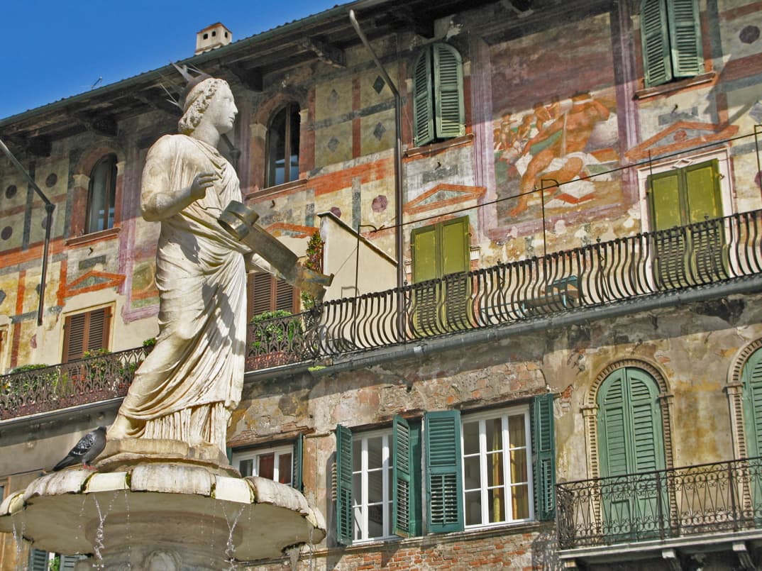 Piazza delle Erbe, Verona