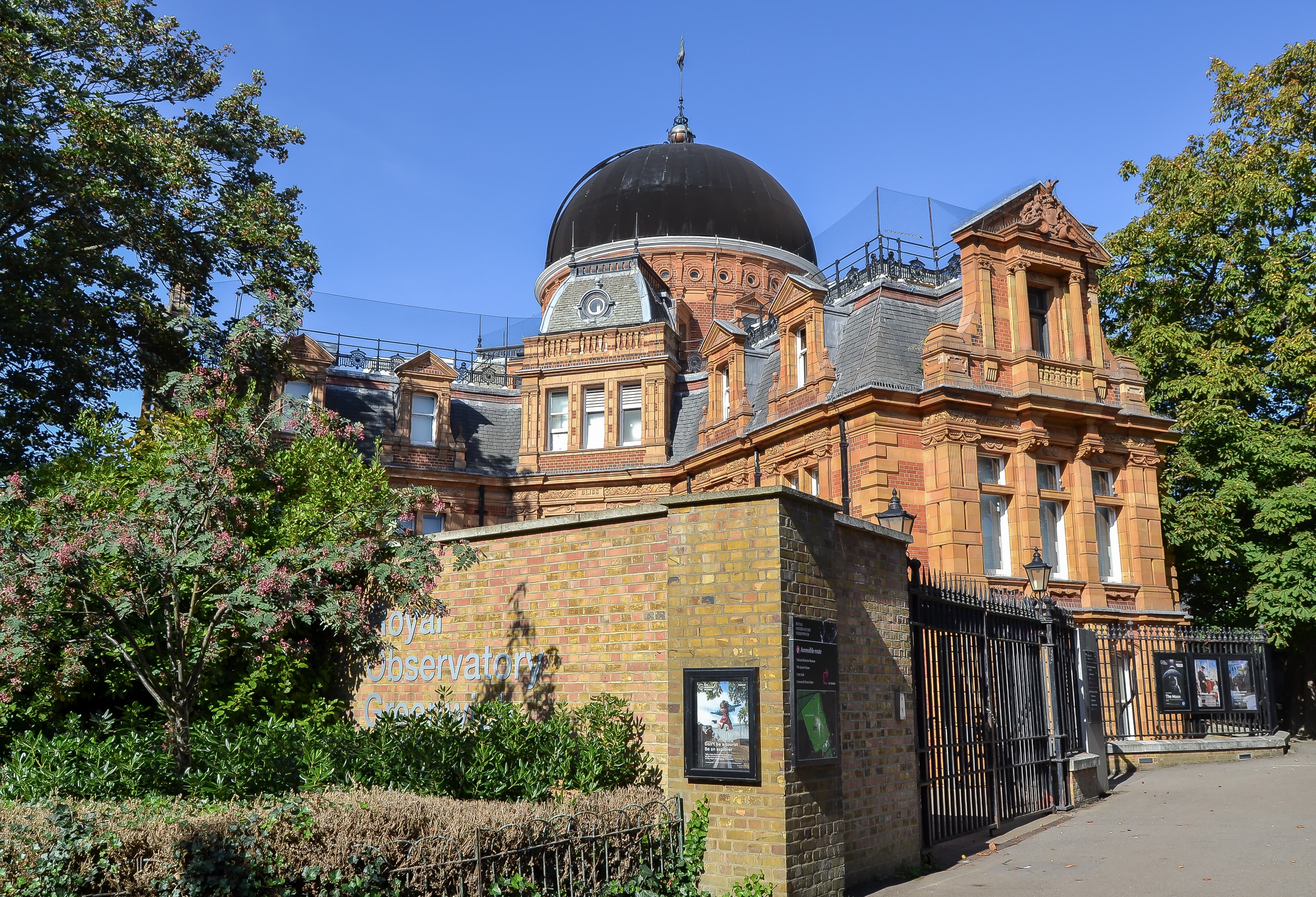 This is a photo of the listed building number 1244325.