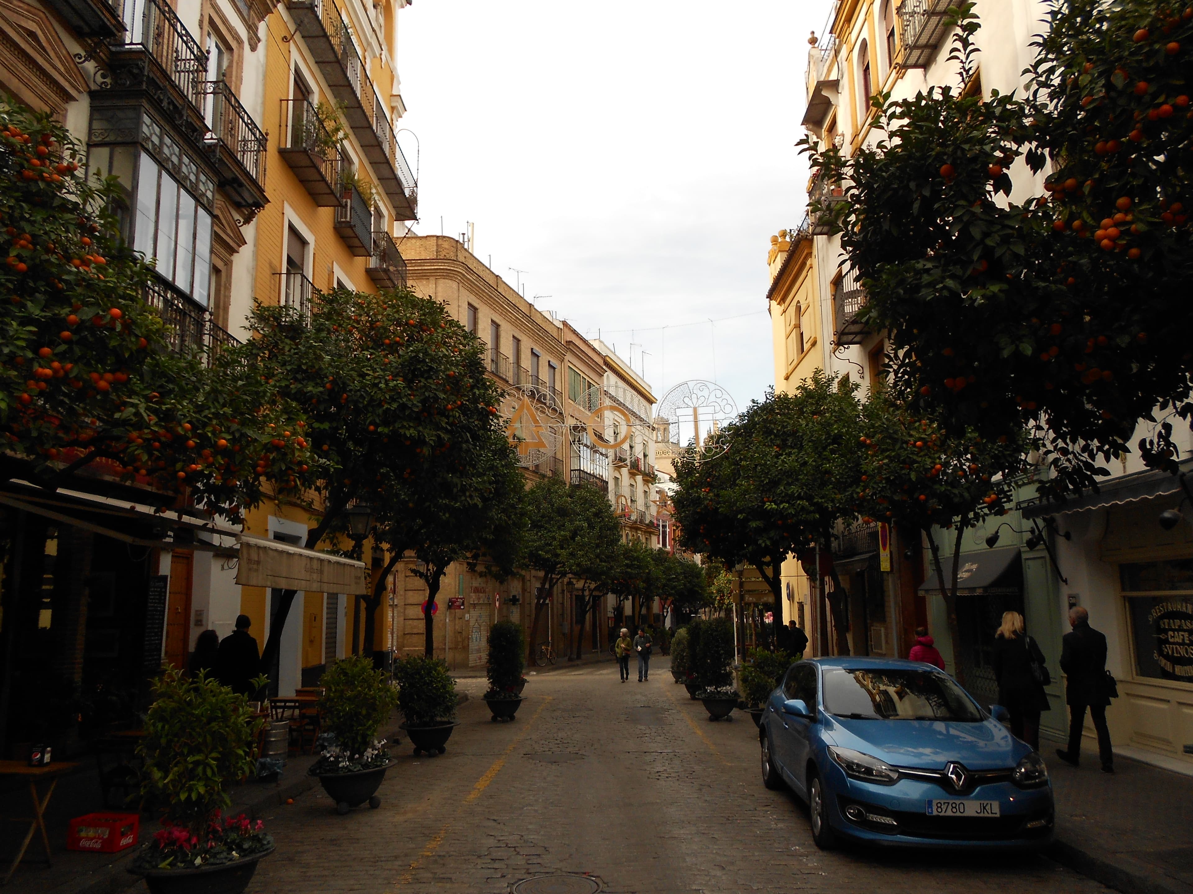 Photographs of Calle Mateos Gago taken on December 25, 2018, in Sevilla.