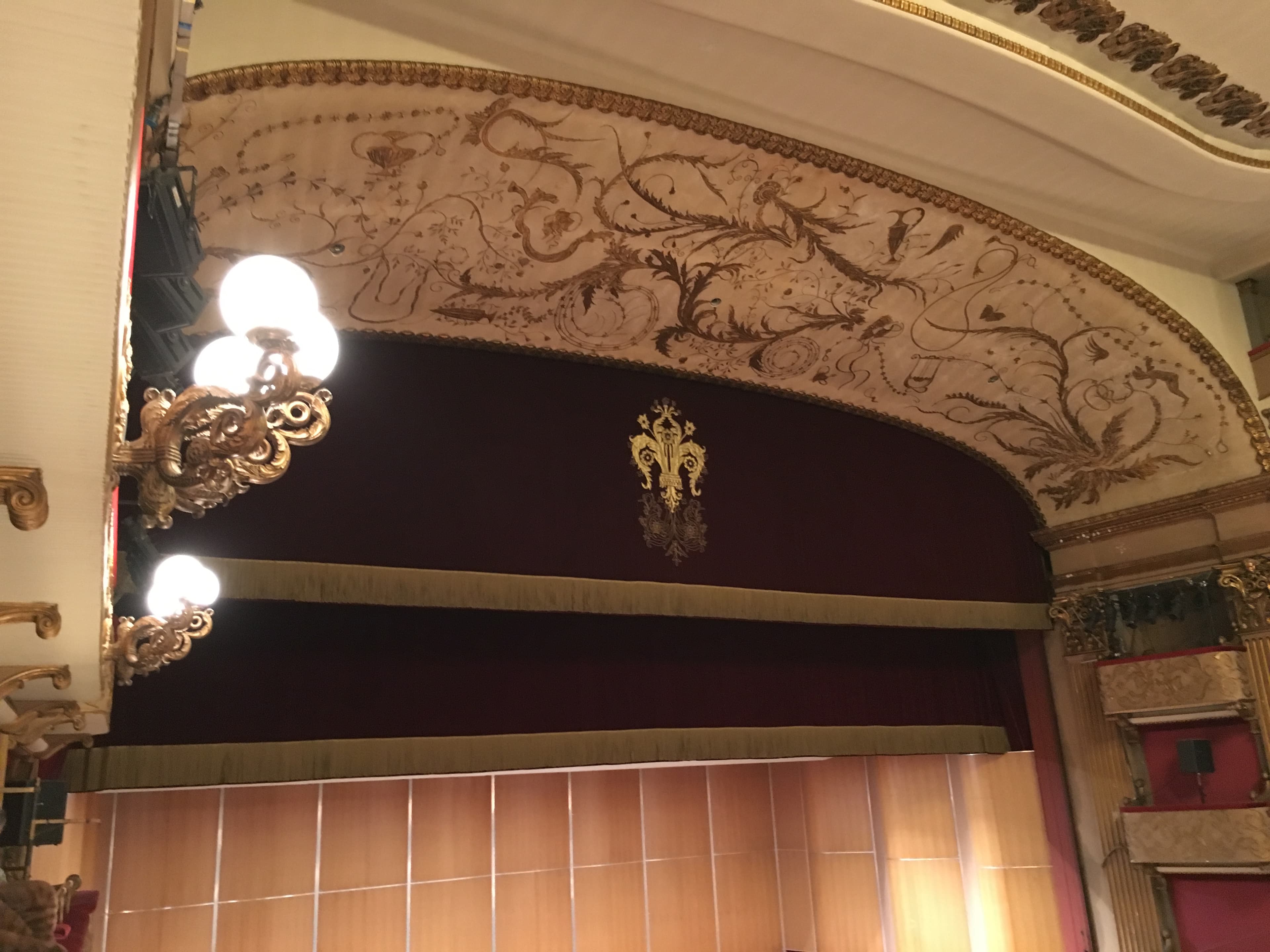 Arlecchino, fisso e mobile, del Teatro Verdi di Firenze.